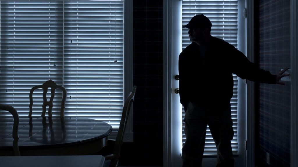 Thieves Hold Pattaya Expat at Gunpoint to Drain $820K in Crypto Kyrgyzstan Shuts Stablecoin USDKG, Burns 50M Tokens After UK Sanctions